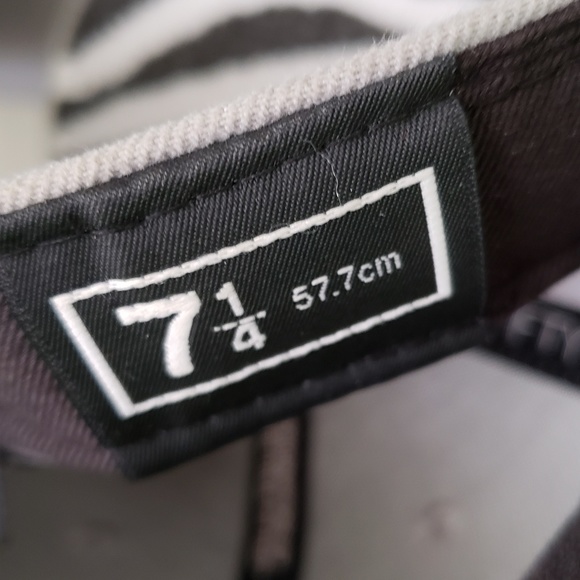 Jordan boots & new era hat - Picture 7 of 8